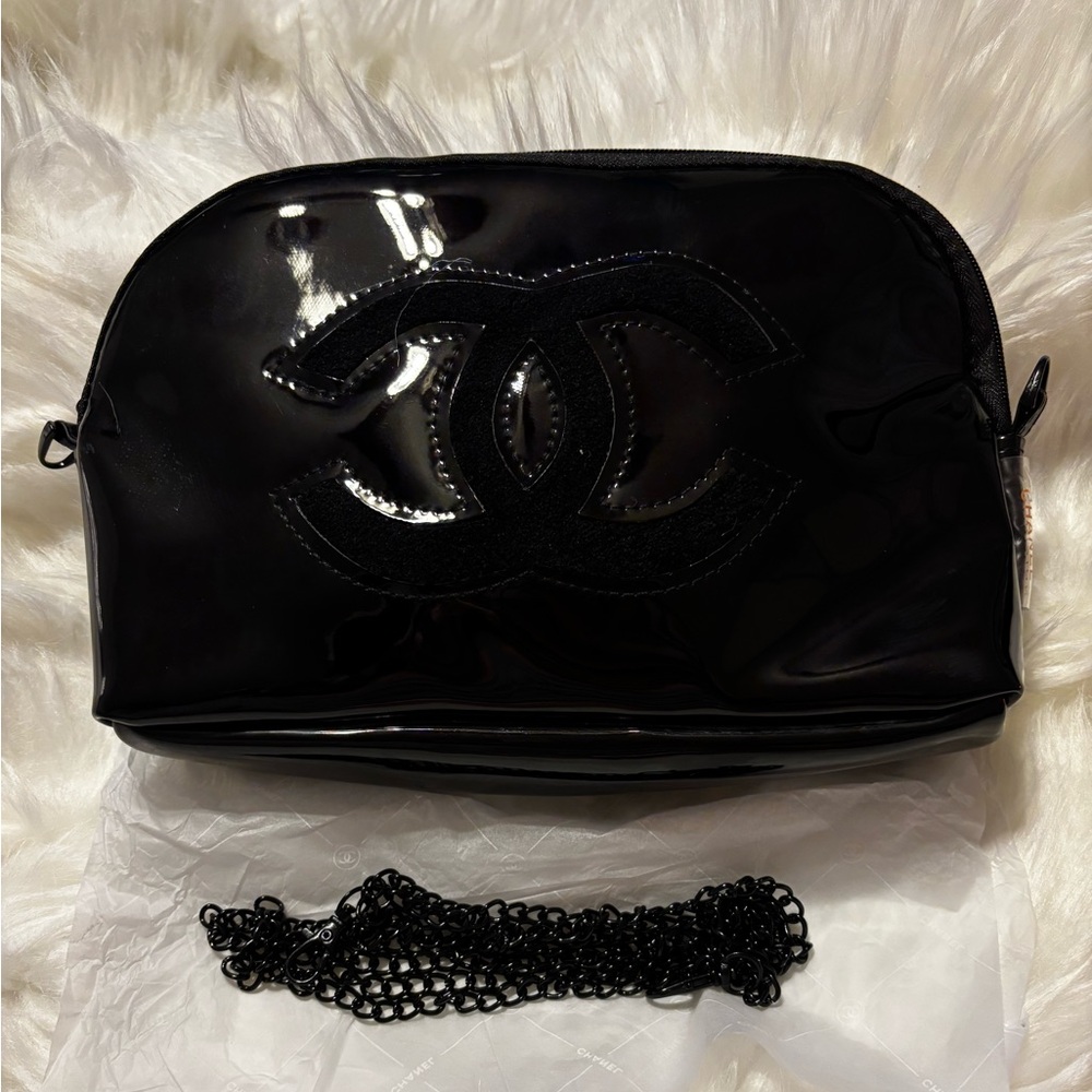 CC Glossy Black Makeup Crossbody Bag - Picture 5 of 5